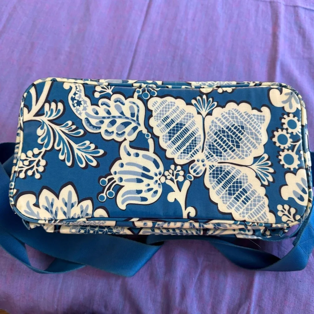 Vera Bradley Large‎ Cosmetic Bag Blue Lagoon Retired Pattern Coated Wipeable